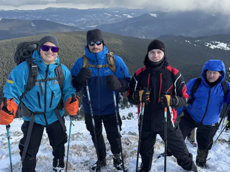 Veterans with prostheses went on a winter mountain trip in the Carpathians: part of the group climbed Hoverla - Second Wind