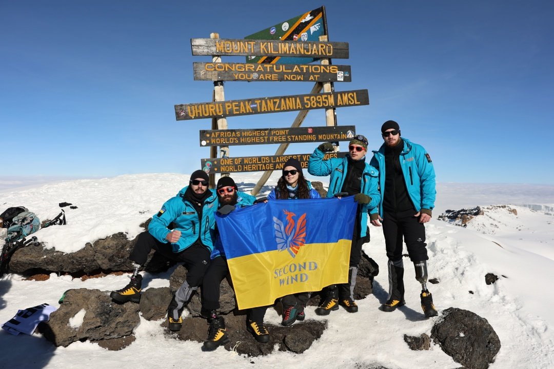 Пʼятеро українських військових після поранень та ампутацій здійснили сходження на Кіліманджаро - Друге Дихання
